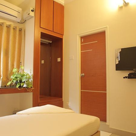 Our Nest Hotel Haiderabad Buitenkant foto