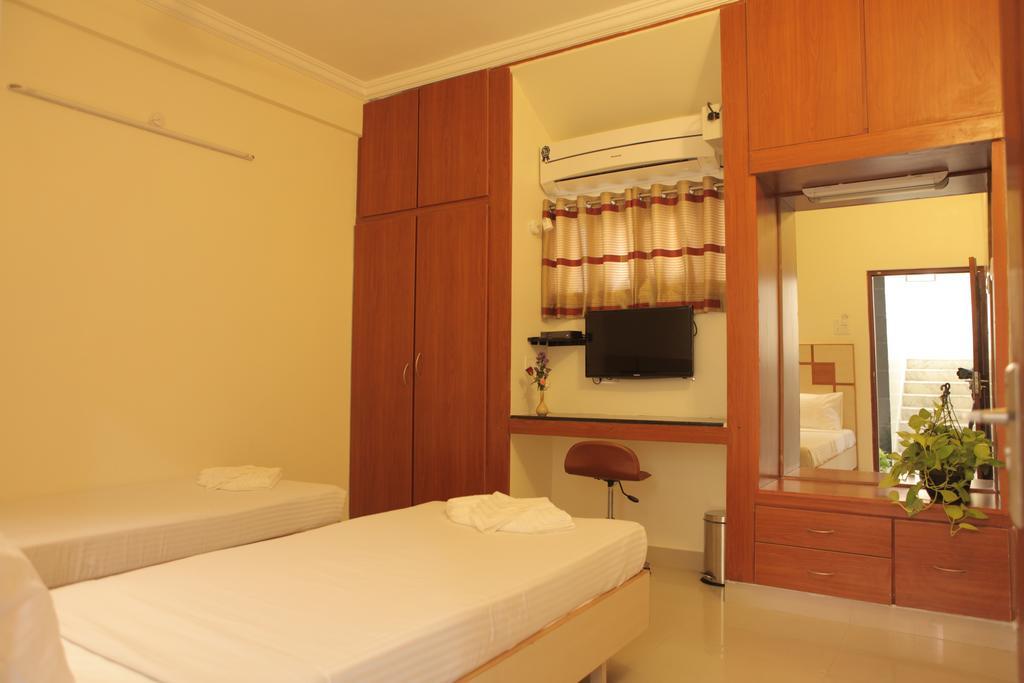Our Nest Hotel Haiderabad Buitenkant foto