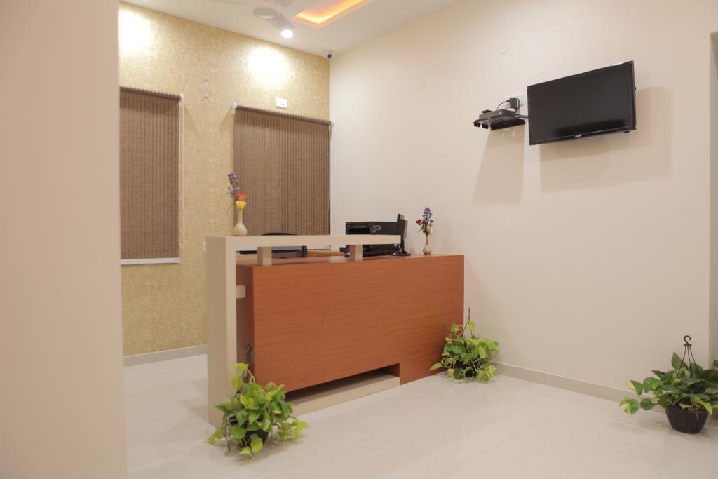 Our Nest Hotel Haiderabad Buitenkant foto