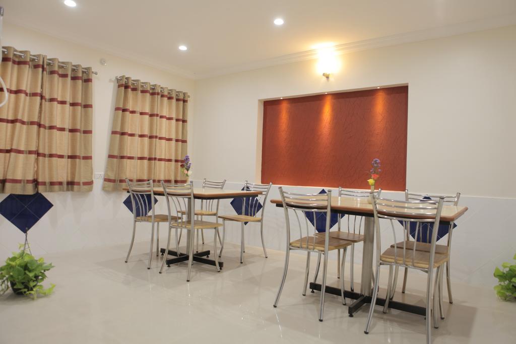 Our Nest Hotel Haiderabad Buitenkant foto