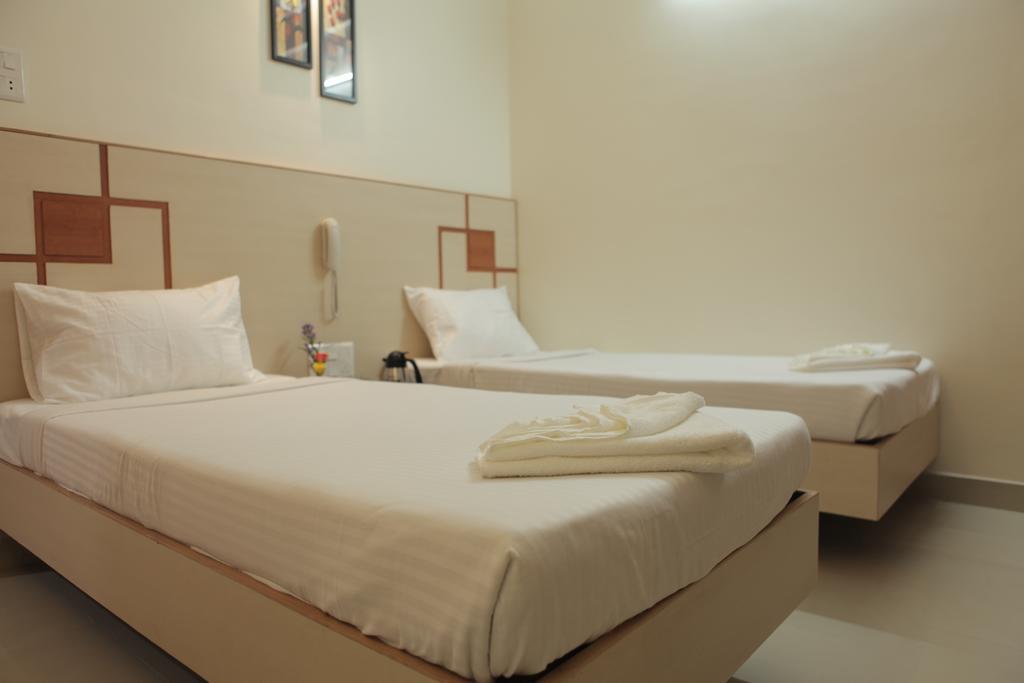Our Nest Hotel Haiderabad Buitenkant foto