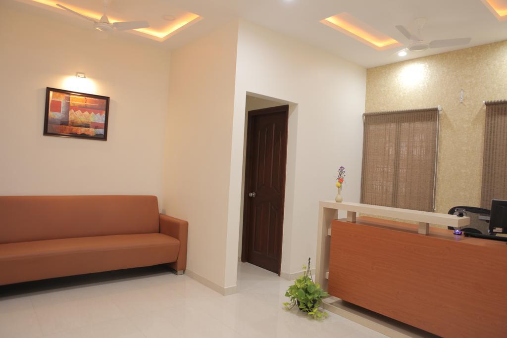 Our Nest Hotel Haiderabad Buitenkant foto
