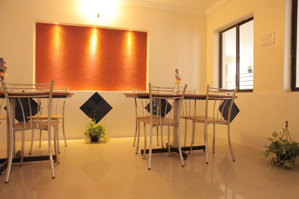 Our Nest Hotel Haiderabad Buitenkant foto